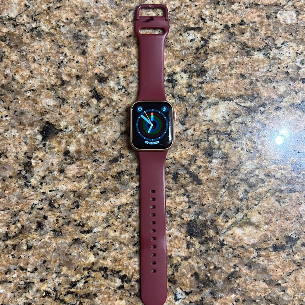 Rose Gold Apple Watch Series 5 40mm
